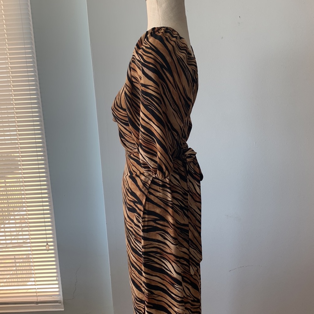 Tiger print wrap dress - Picture 5 of 6
